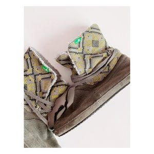 Sanuk Booties